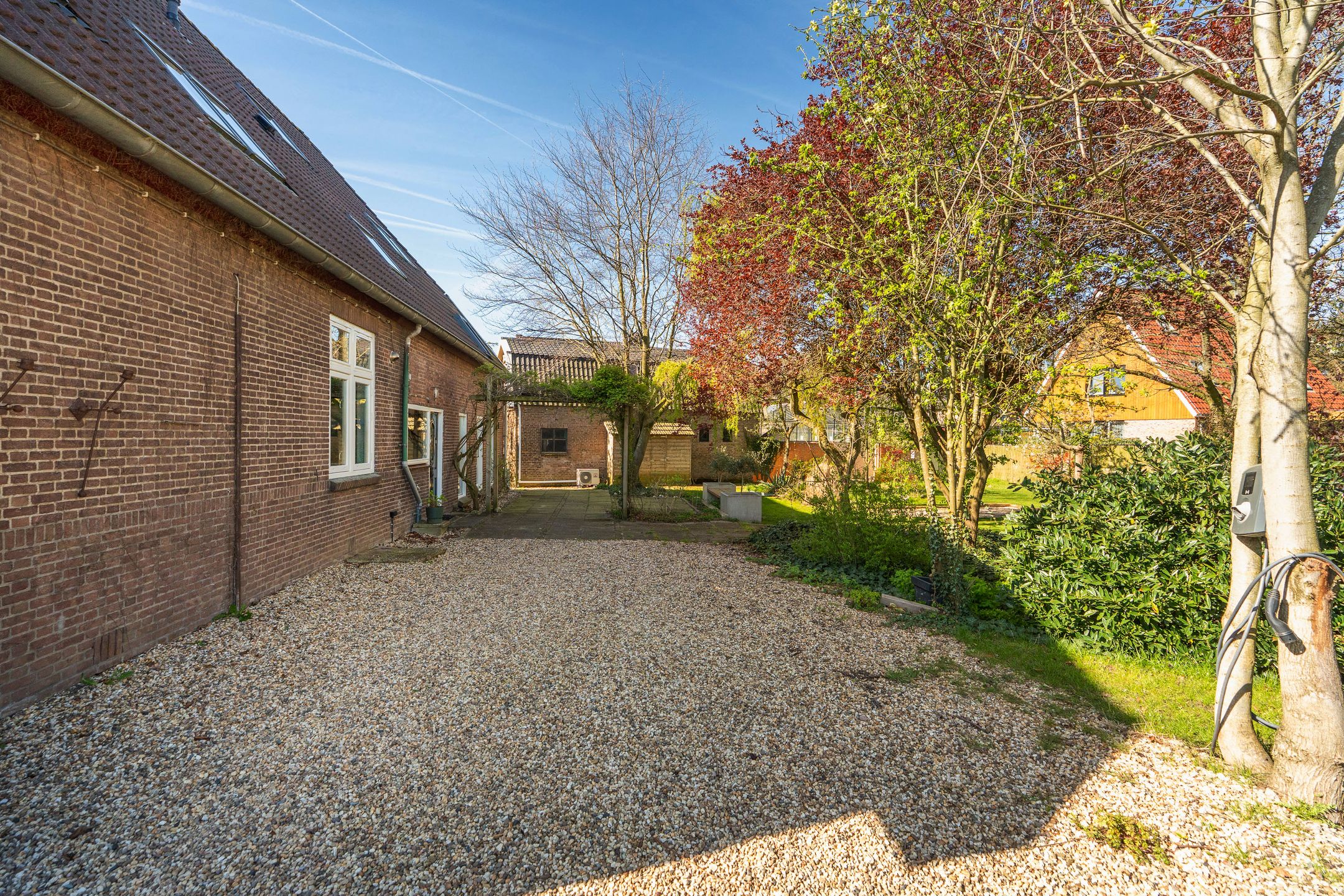 Luxuriously Renovated Semi-Detached Home with Studio and Greenhouse on Spacious 1,400m² Plot in Lent — 69