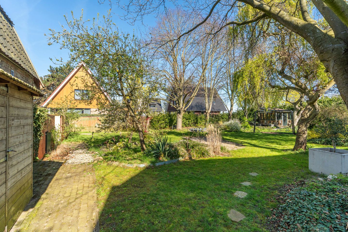 Luxuriously Renovated Semi-Detached Home with Studio and Greenhouse on Spacious 1,400m² Plot in Lent — 64