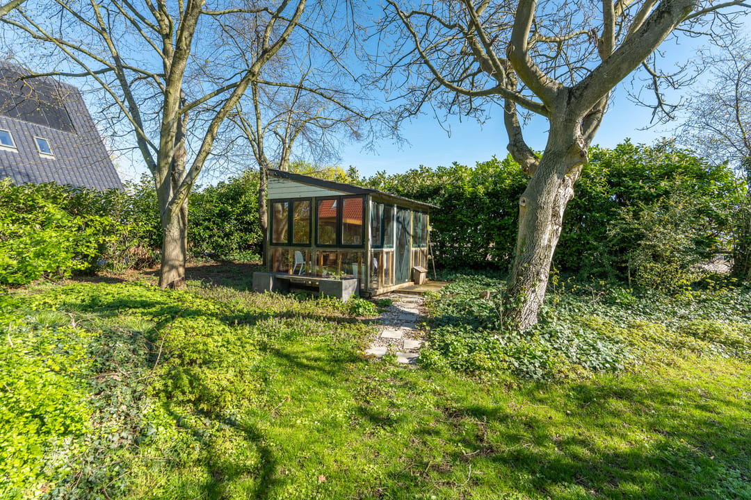 Luxuriously Renovated Semi-Detached Home with Studio and Greenhouse on Spacious 1,400m² Plot in Lent — 62