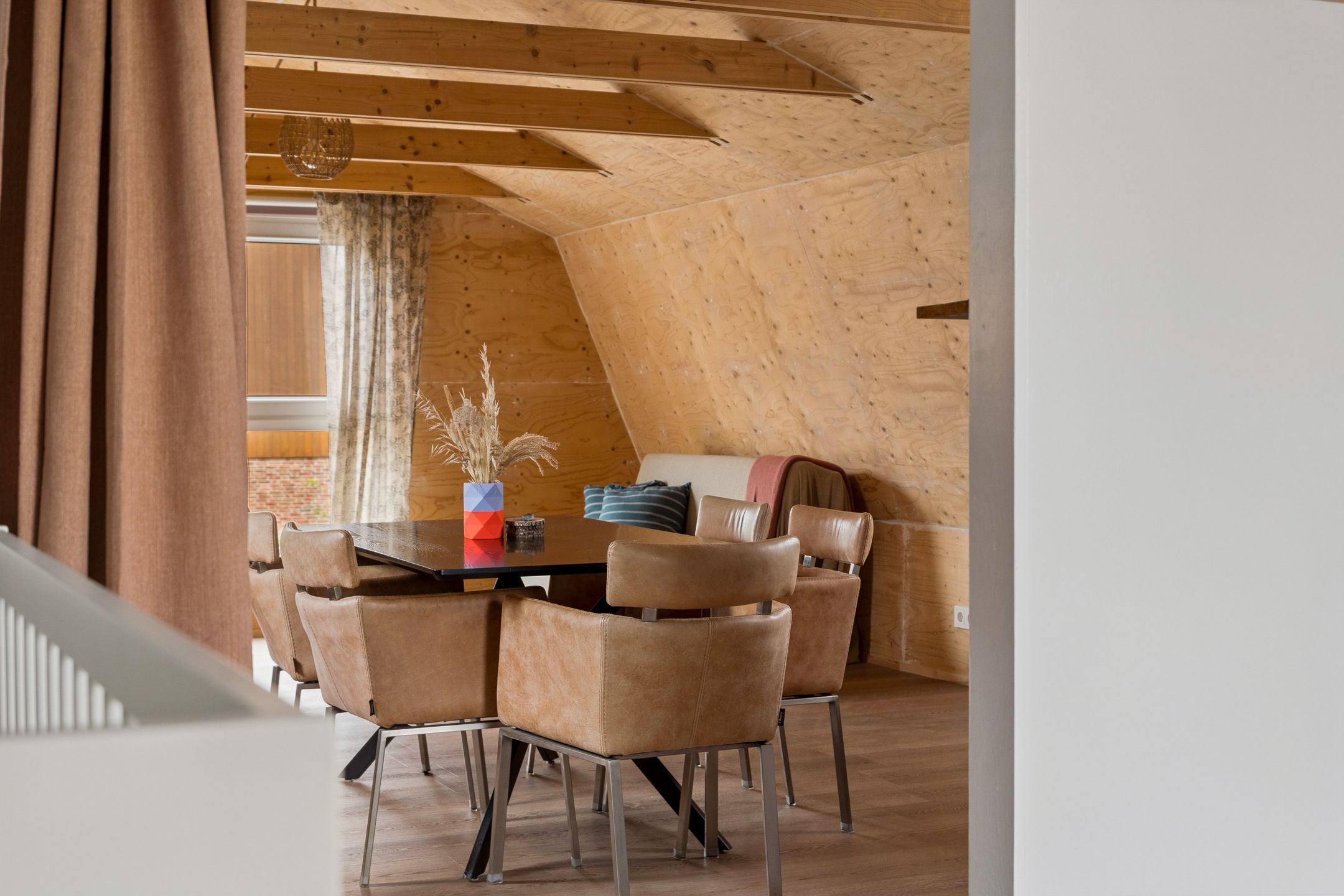 Luxuriously Renovated Semi-Detached Home with Studio and Greenhouse on Spacious 1,400m² Plot in Lent — 54