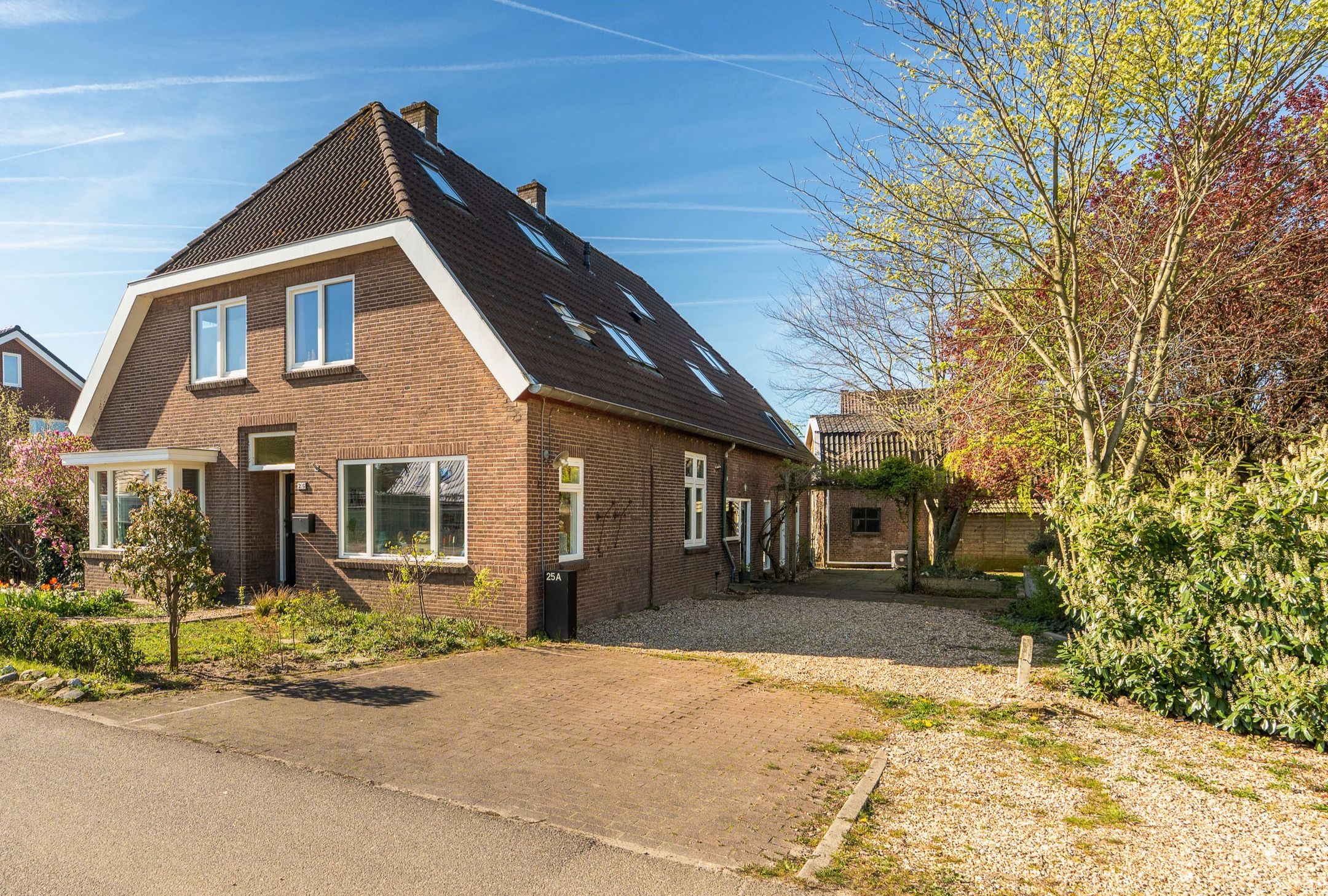 Luxuriously Renovated Semi-Detached Home with Studio and Greenhouse on Spacious 1,400m² Plot in Lent — 63