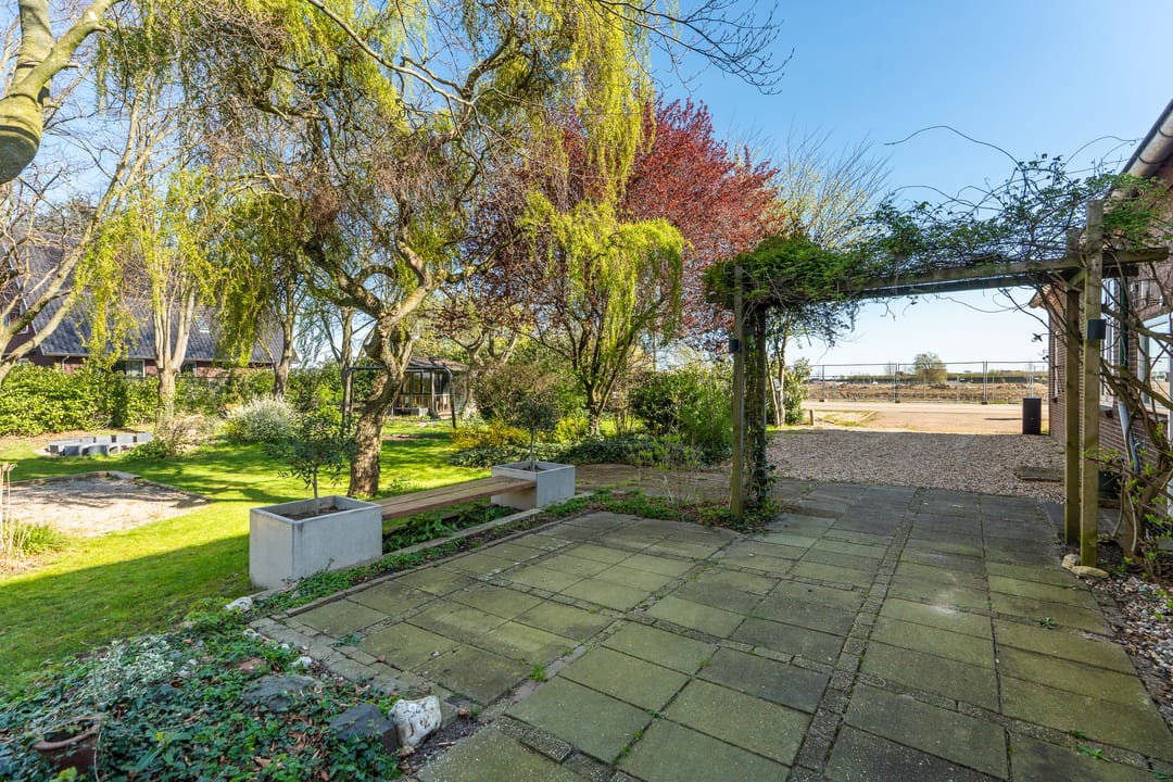 Luxuriously Renovated Semi-Detached Home with Studio and Greenhouse on Spacious 1,400m² Plot in Lent — 68