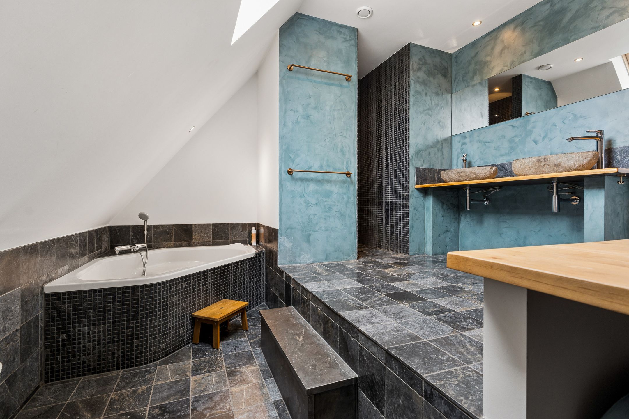 Luxuriously Renovated Semi-Detached Home with Studio and Greenhouse on Spacious 1,400m² Plot in Lent — 33