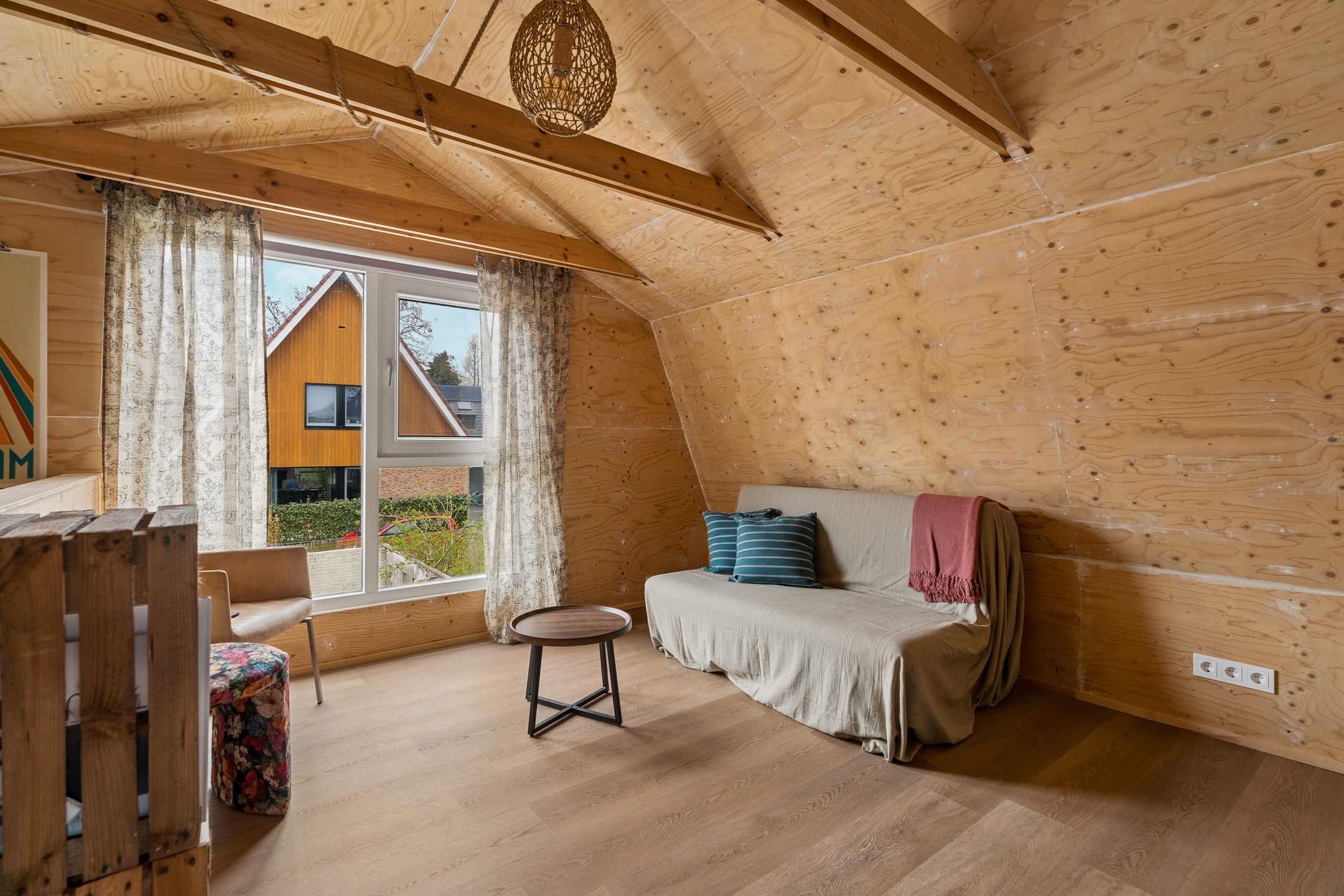 Luxuriously Renovated Semi-Detached Home with Studio and Greenhouse on Spacious 1,400m² Plot in Lent — 48
