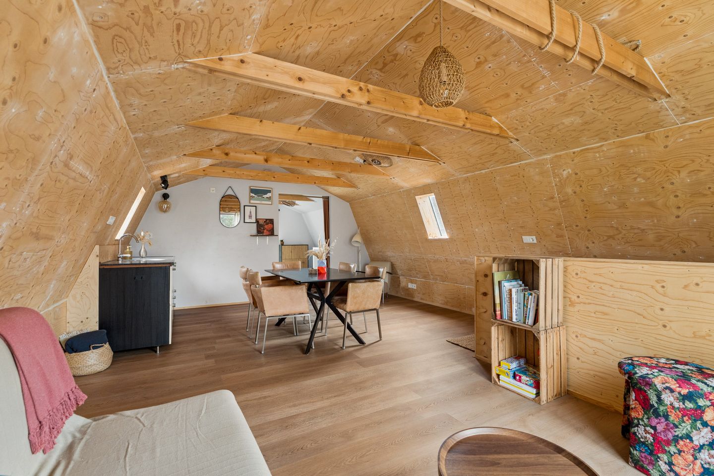 Luxuriously Renovated Semi-Detached Home with Studio and Greenhouse on Spacious 1,400m² Plot in Lent — 49