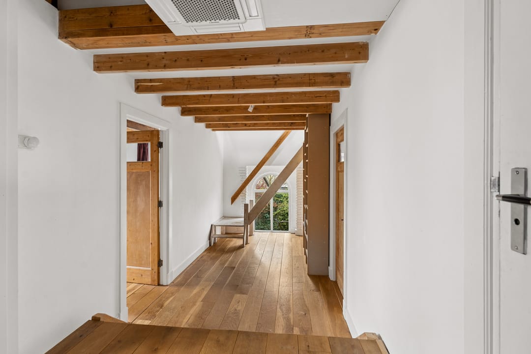 Luxuriously Renovated Semi-Detached Home with Studio and Greenhouse on Spacious 1,400m² Plot in Lent — 37