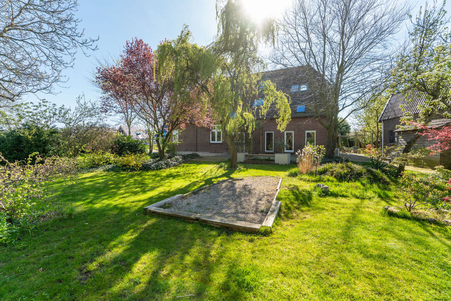 Luxuriously Renovated Semi-Detached Home with Studio and Greenhouse on Spacious 1,400m² Plot in Lent — 59