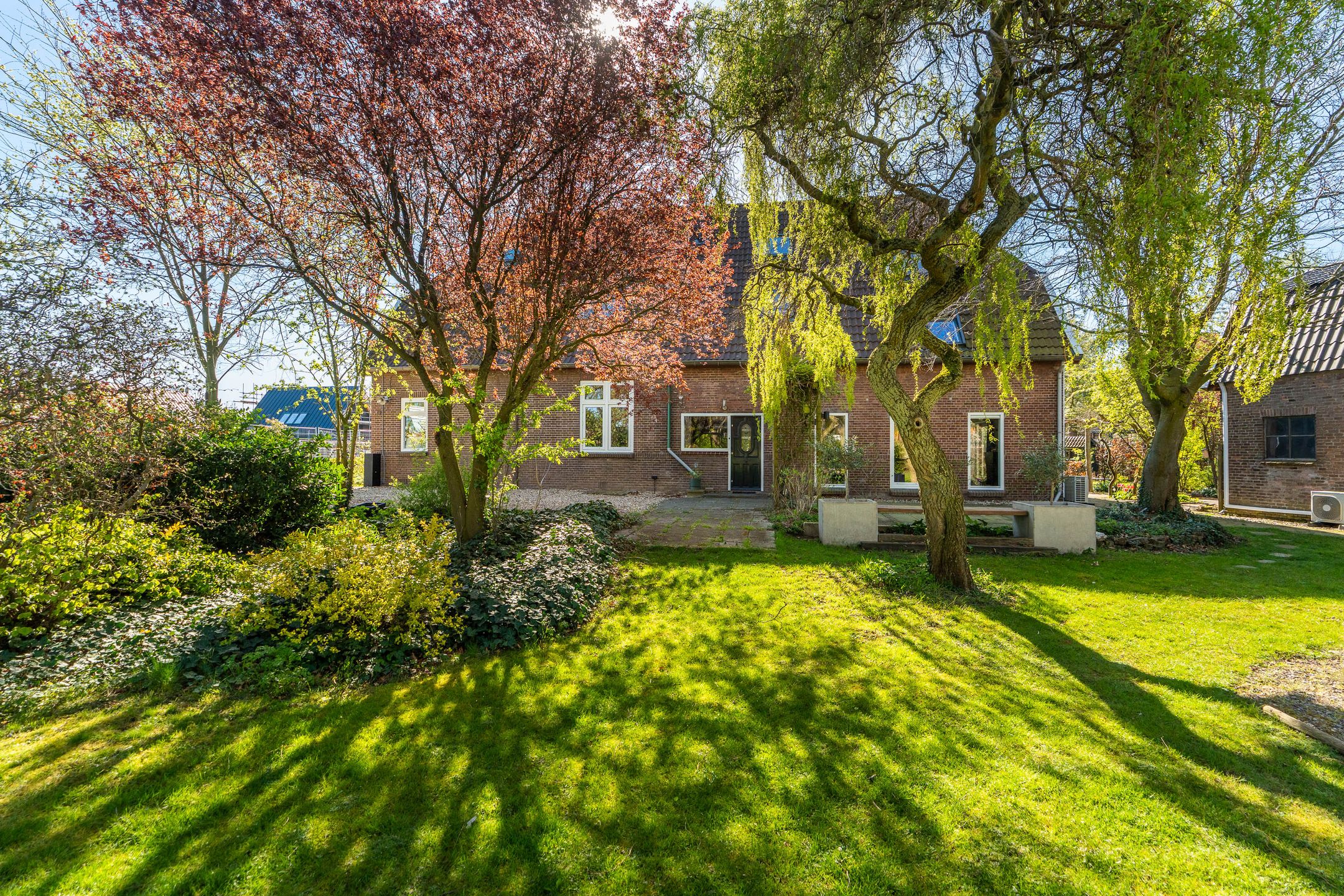 Luxuriously Renovated Semi-Detached Home with Studio and Greenhouse on Spacious 1,400m² Plot in Lent — 66
