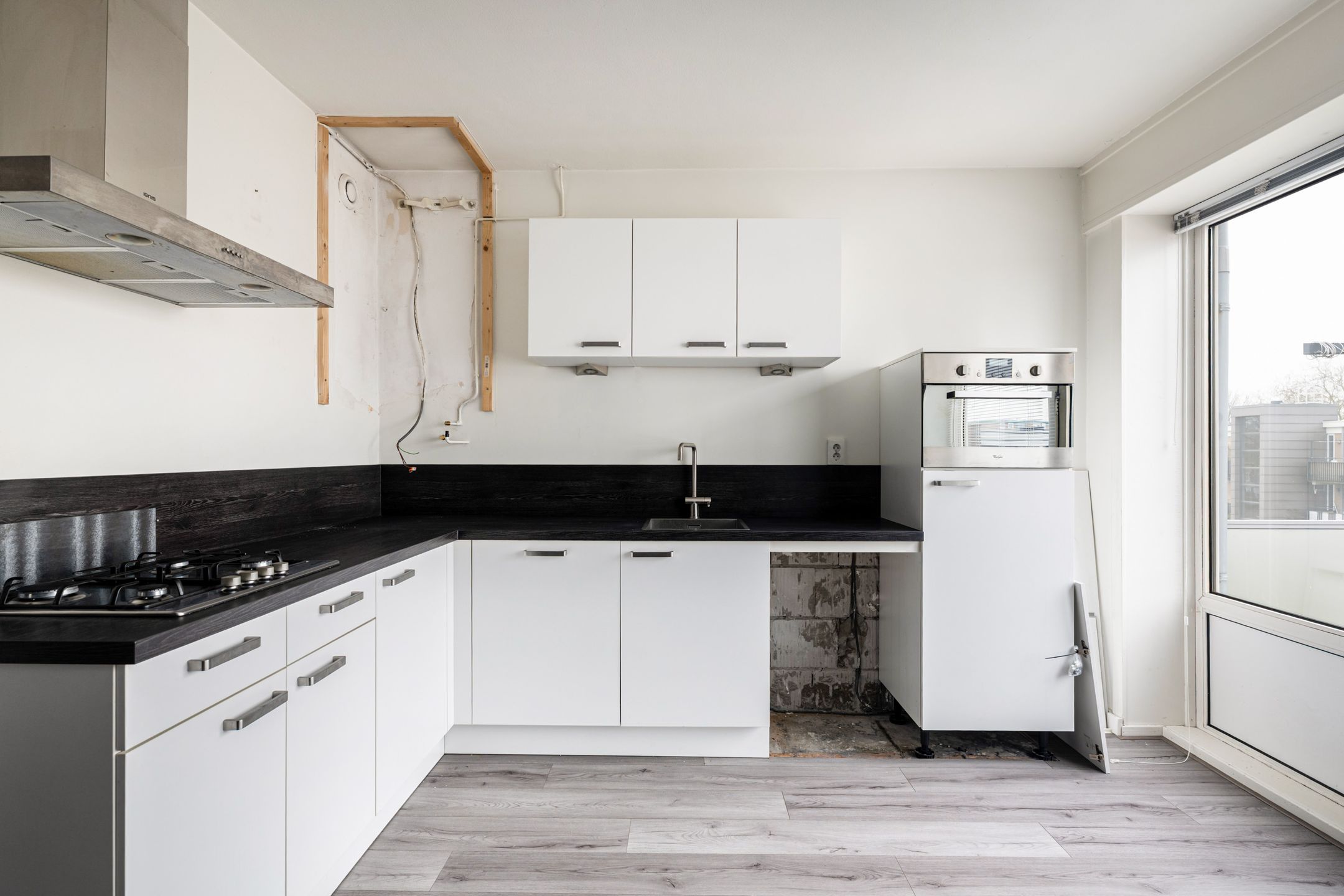 Spacious apartment with three bedrooms and southwest-facing balcony — 15