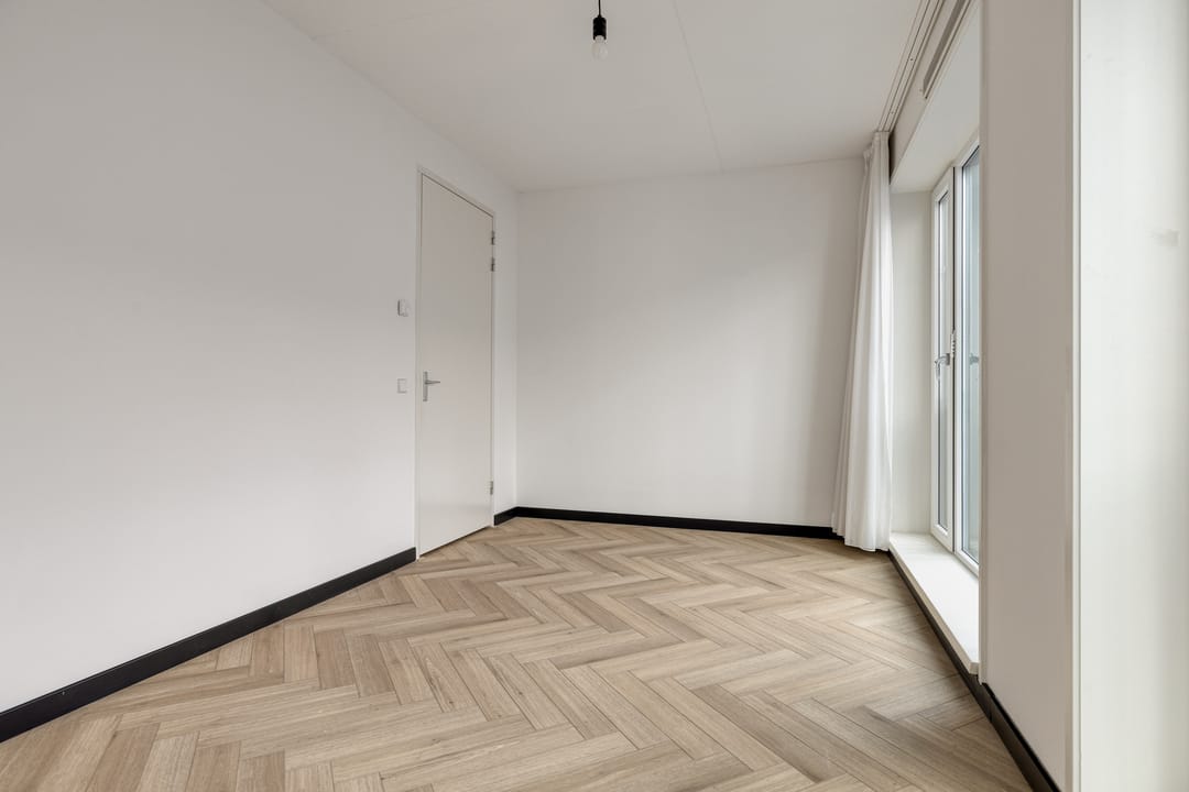 Modern Corner Apartment with Balcony at Osdorpplein — 13