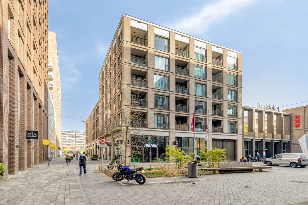 Modern Corner Apartment with Balcony at Osdorpplein — 26