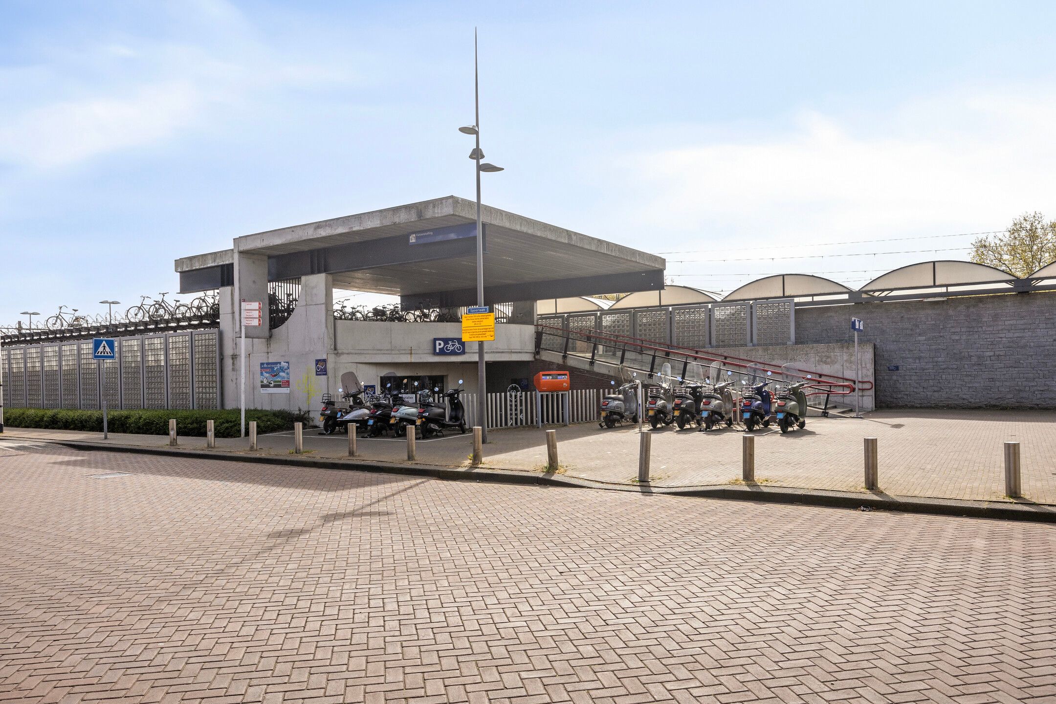 Foto 42 van Dr. Hermanslaan 34