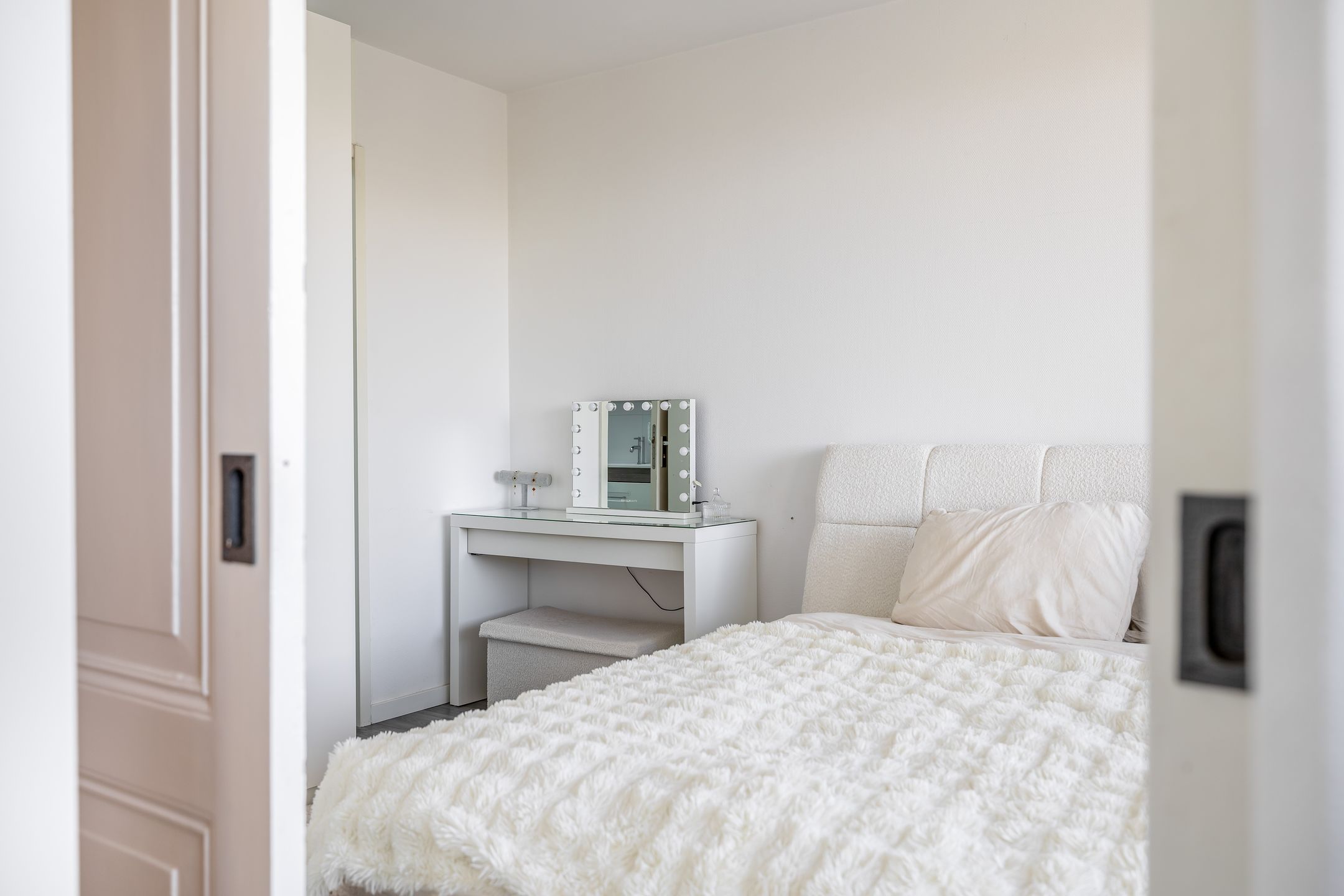 Move-in ready starter apartment with sunny south-facing balcony and private storage — 24