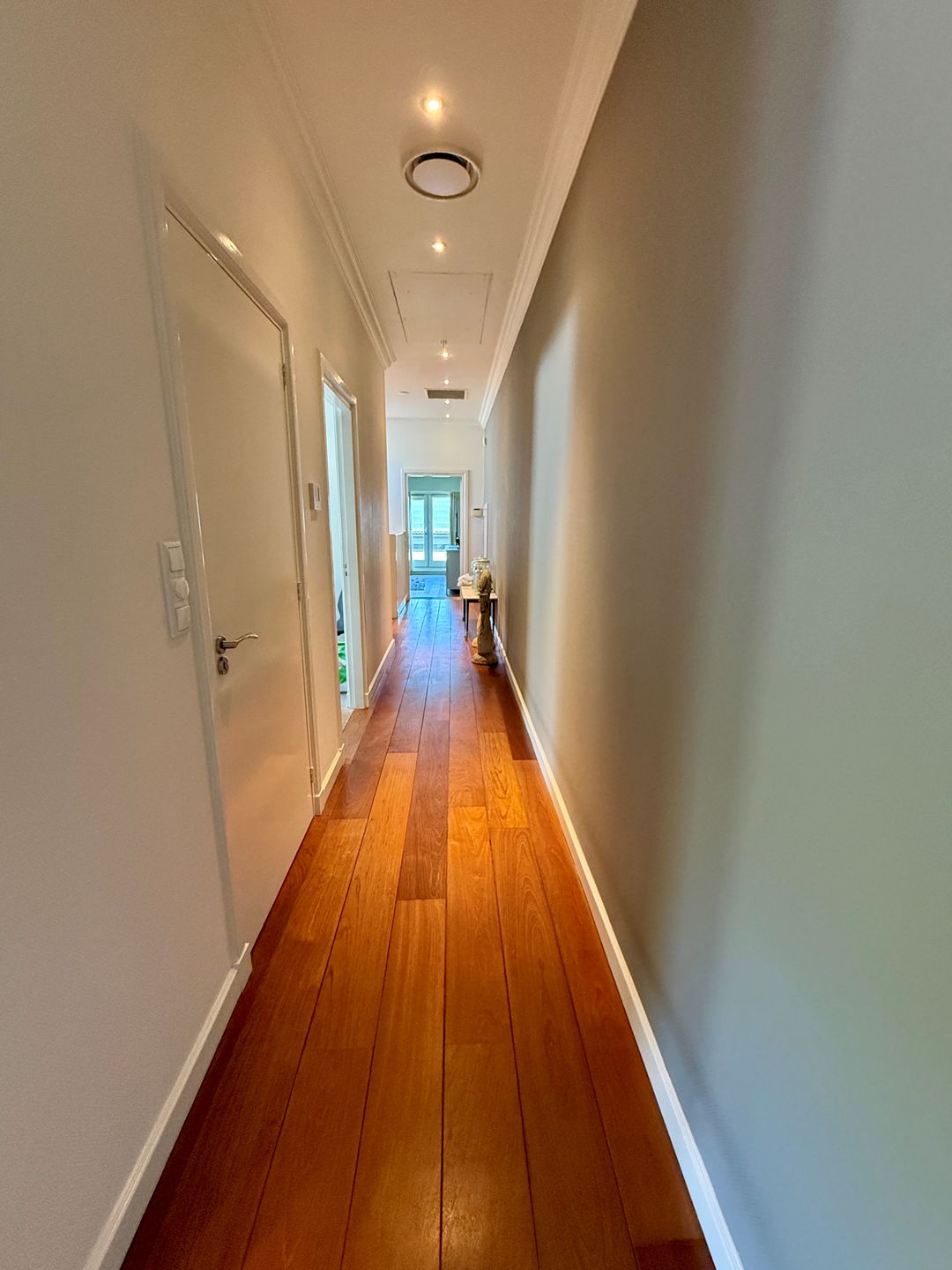 Photo 11 of Valkenburglaan 1