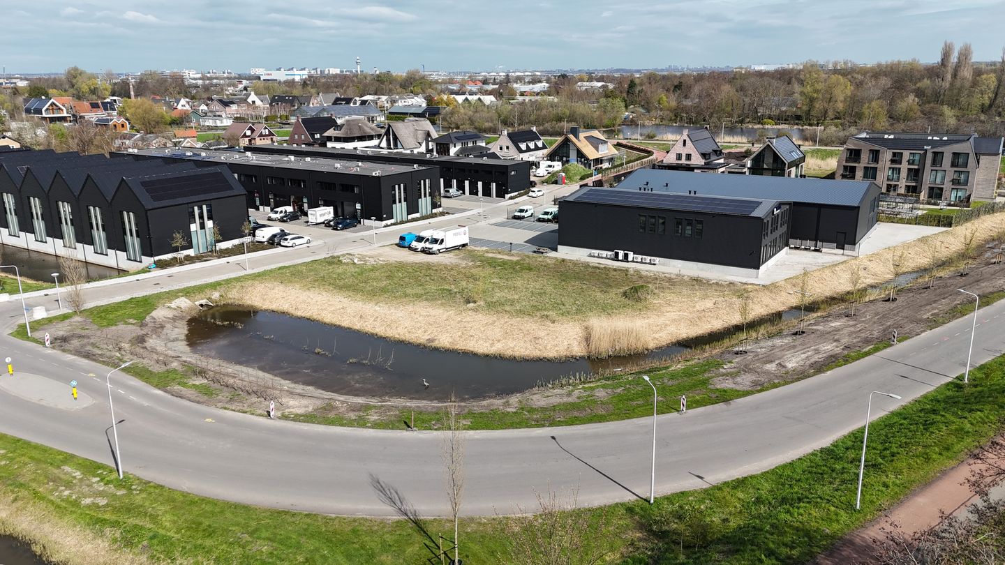 Bekijk foto 1 van Burgemeester Hoffscholteweg 2