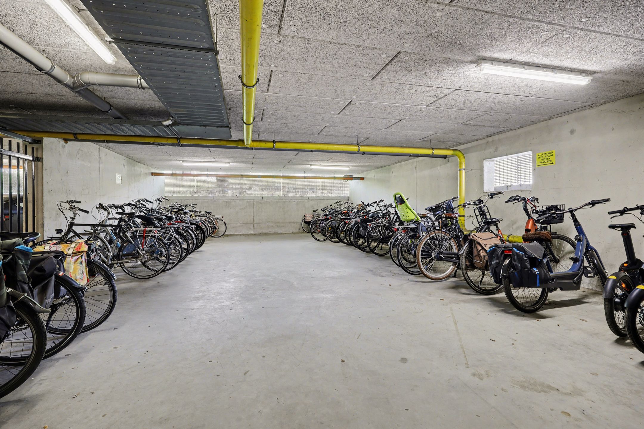 Photo 27 of Beneluxlaan 72-09