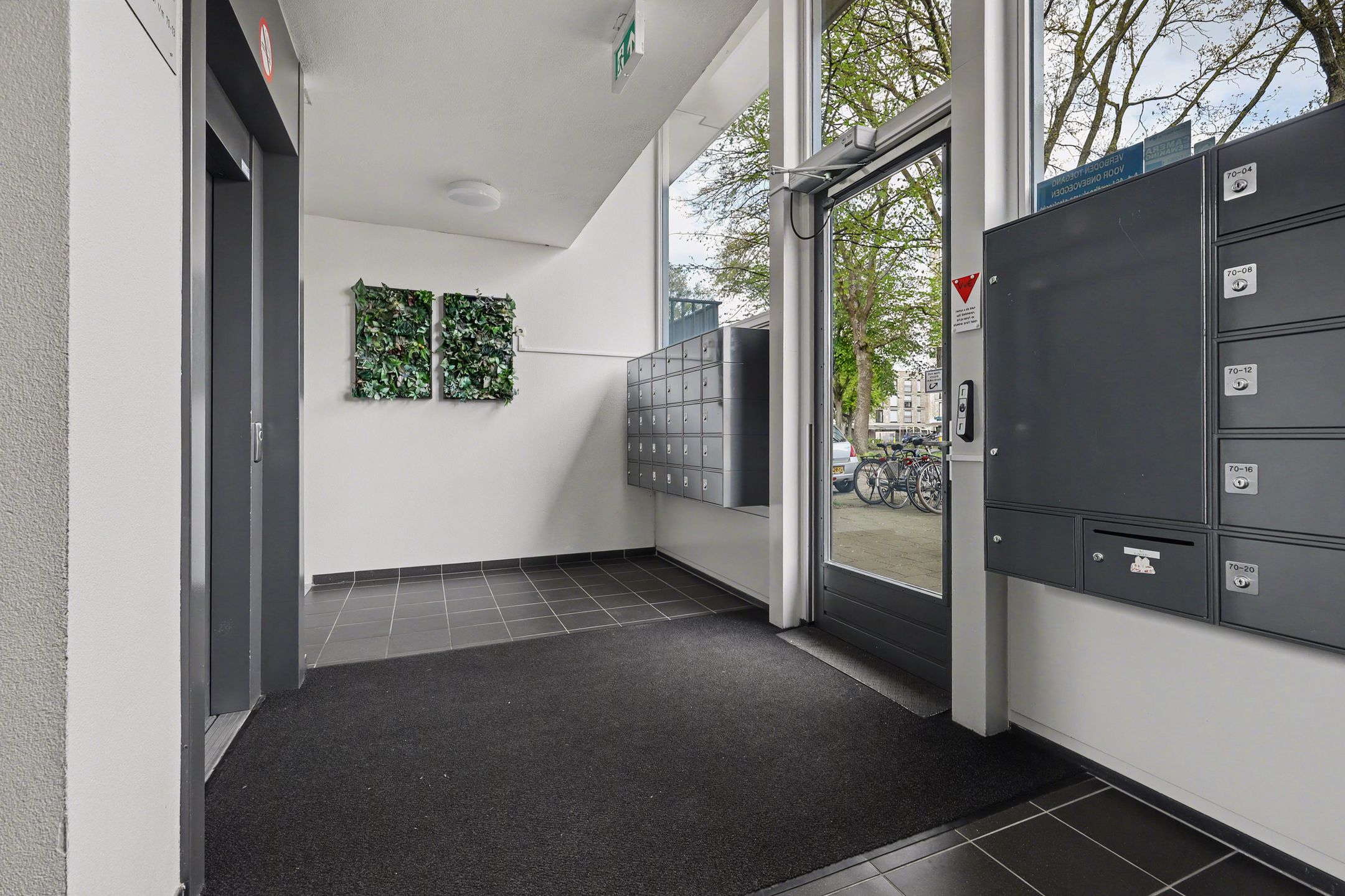 Photo 24 of Beneluxlaan 72-09
