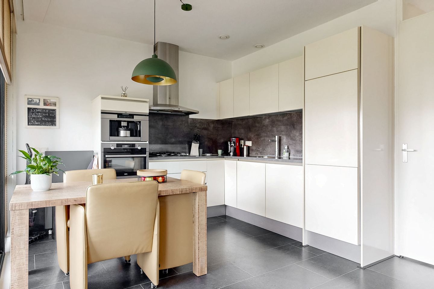 Foto 14 van Meeslaan 2-17