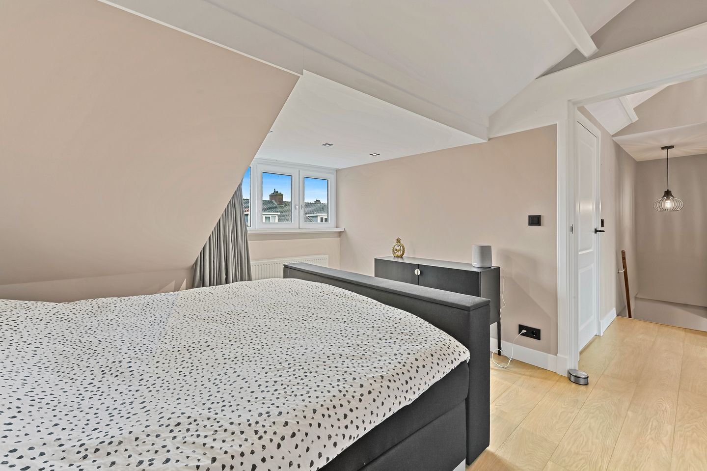 Photo 35 of De Graeffstraat 11-A