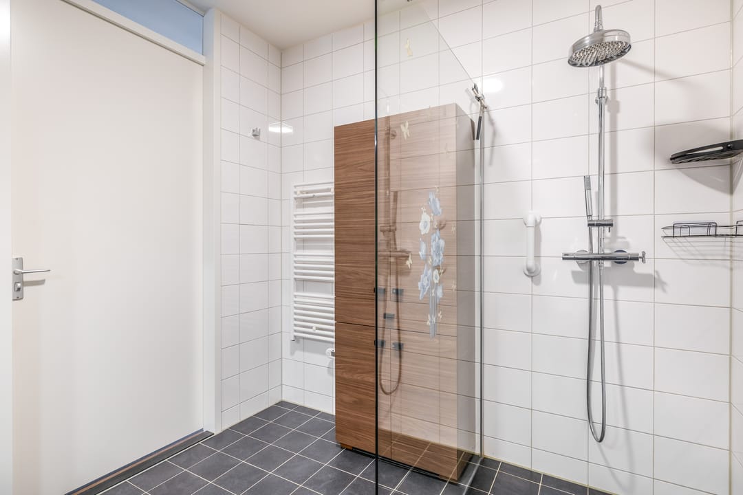 Modern apartment with unobstructed water view — 22
