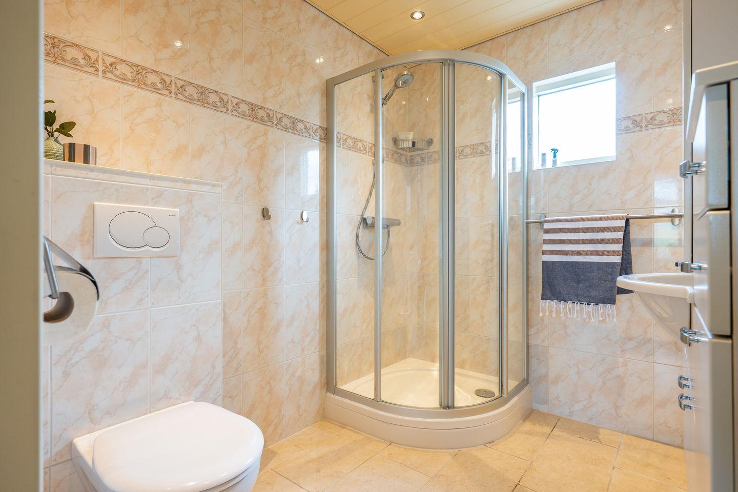 Photo 19 of Dopheidestraat 32