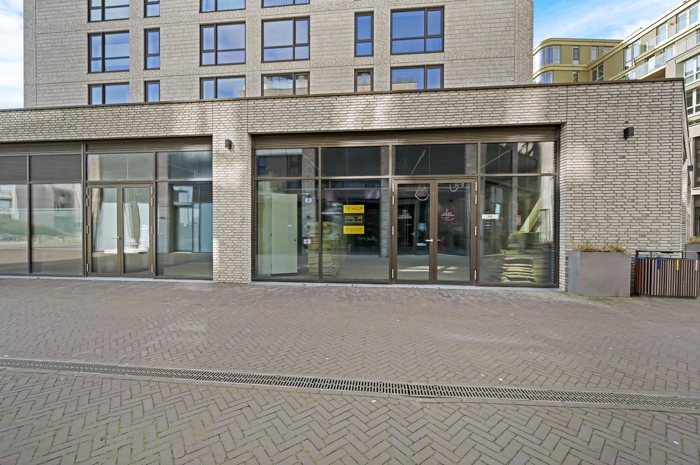 Bekijk foto 1 van Deltaplein 310