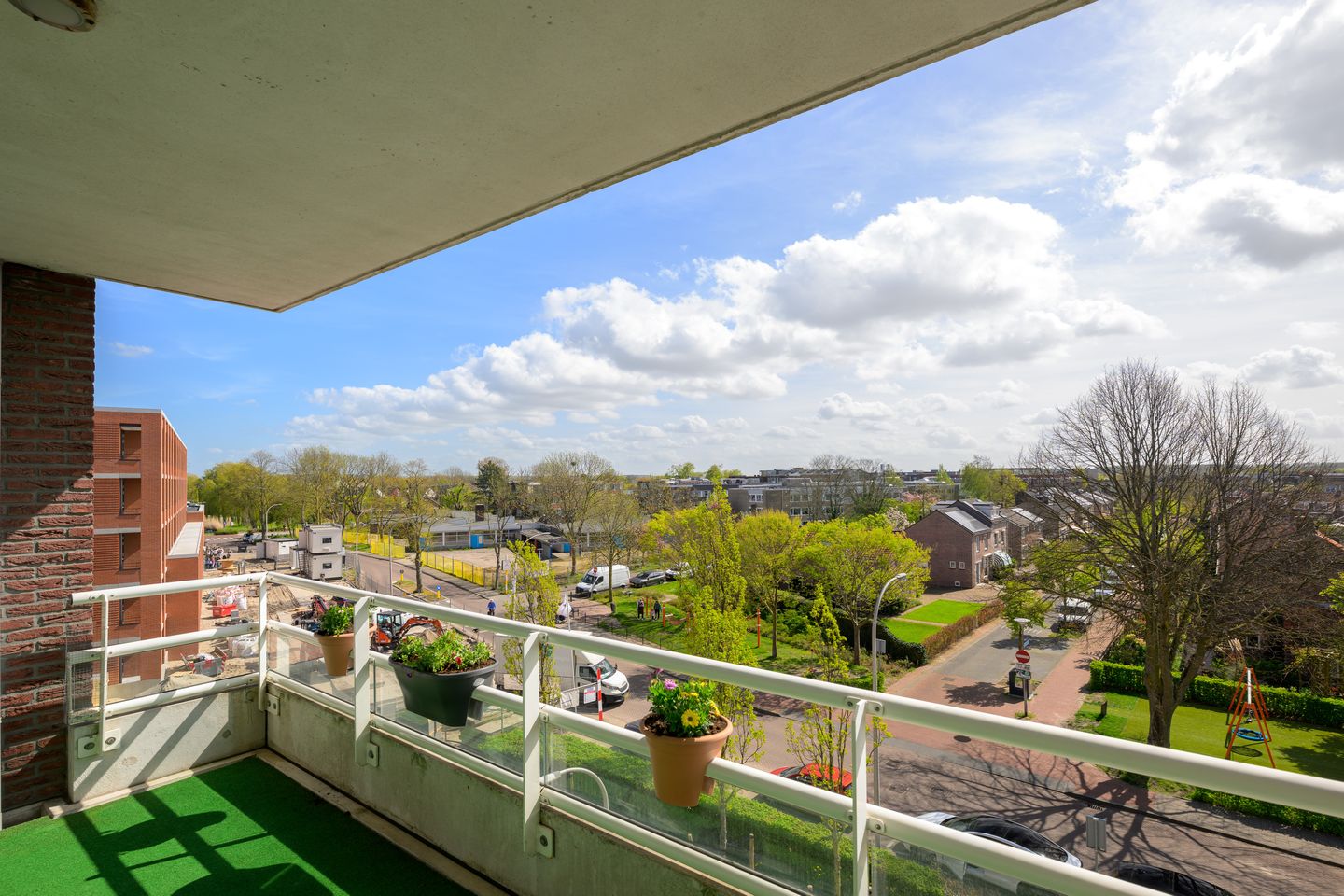 Luxurious 2-bedroom apartment with spacious balcony in Nootdorp Centrum — 20