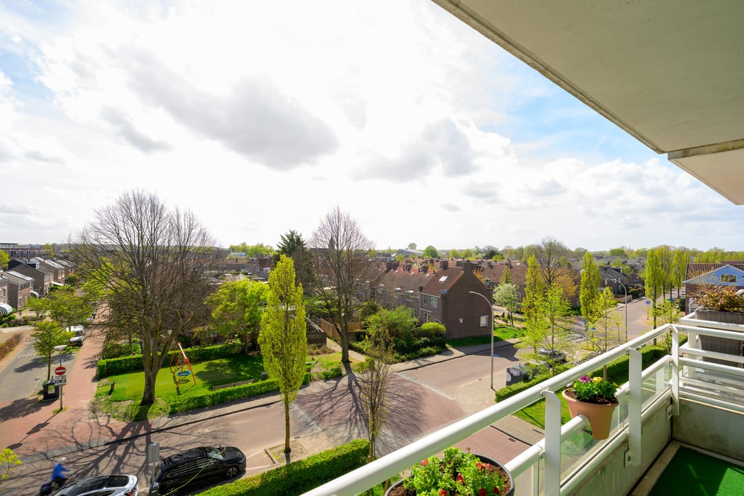 Luxurious 2-bedroom apartment with spacious balcony in Nootdorp Centrum — 22