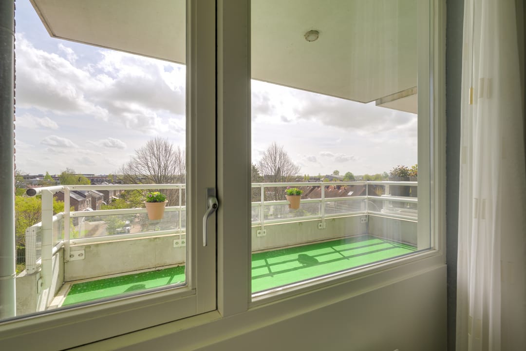 Luxurious 2-bedroom apartment with spacious balcony in Nootdorp Centrum — 26