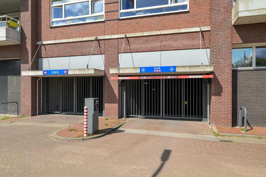 Luxurious 2-bedroom apartment with spacious balcony in Nootdorp Centrum — 32