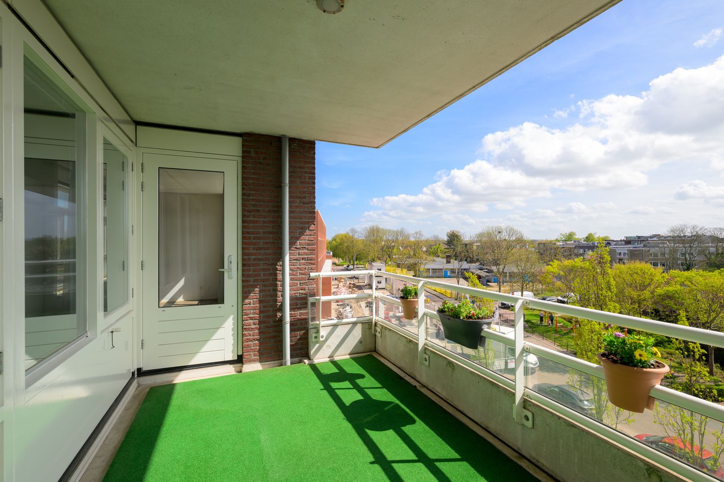 Luxurious 2-bedroom apartment with spacious balcony in Nootdorp Centrum — 19