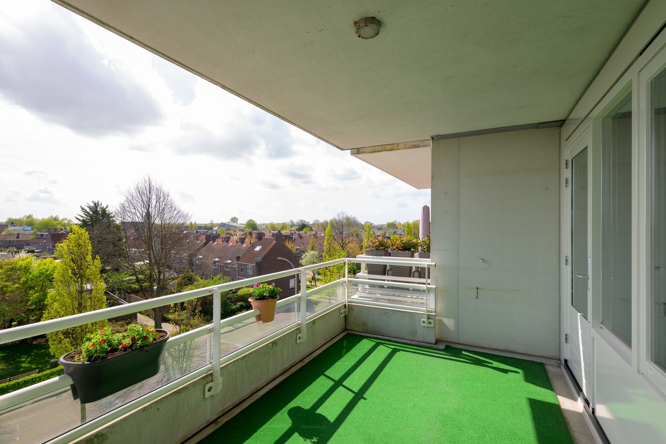 Luxurious 2-bedroom apartment with spacious balcony in Nootdorp Centrum — 21