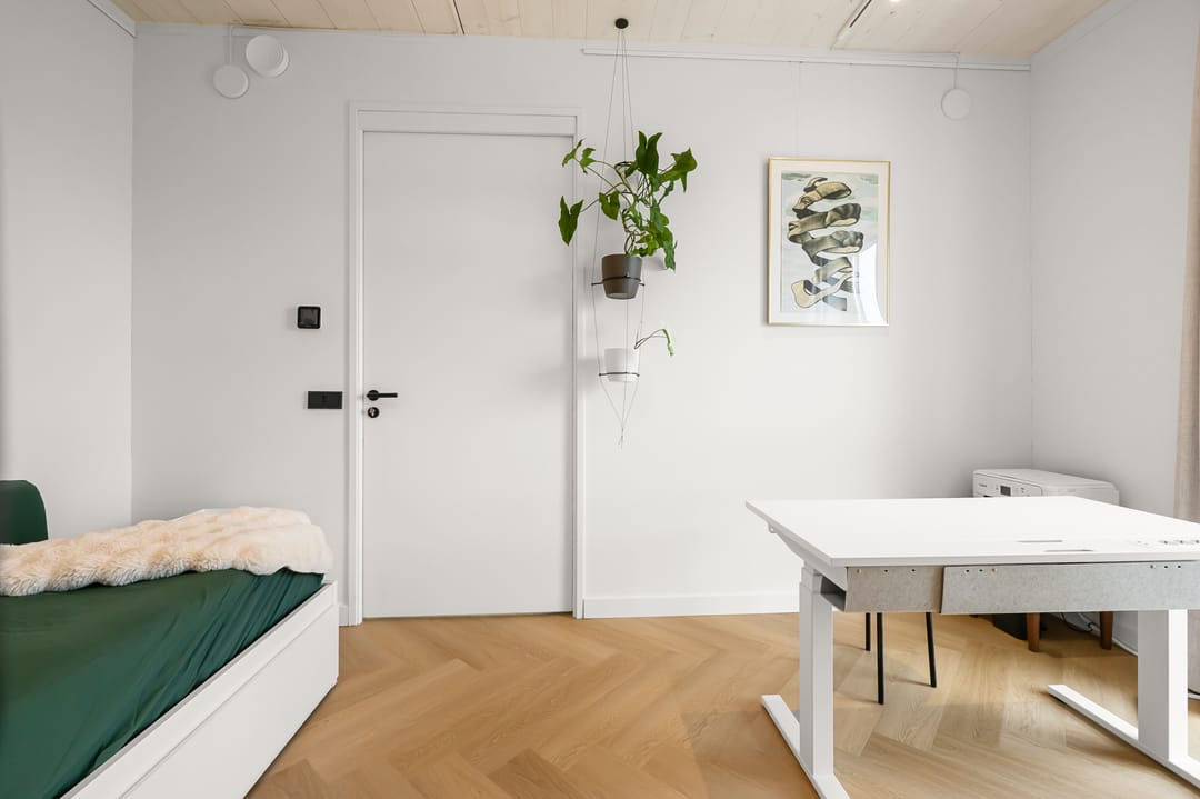 Move-in ready duplex apartment with water views and private parking on Centrumeiland — 13