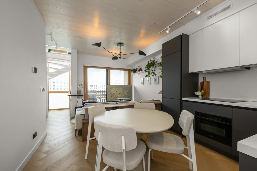 Move-in ready duplex apartment with water views and private parking on Centrumeiland — 22