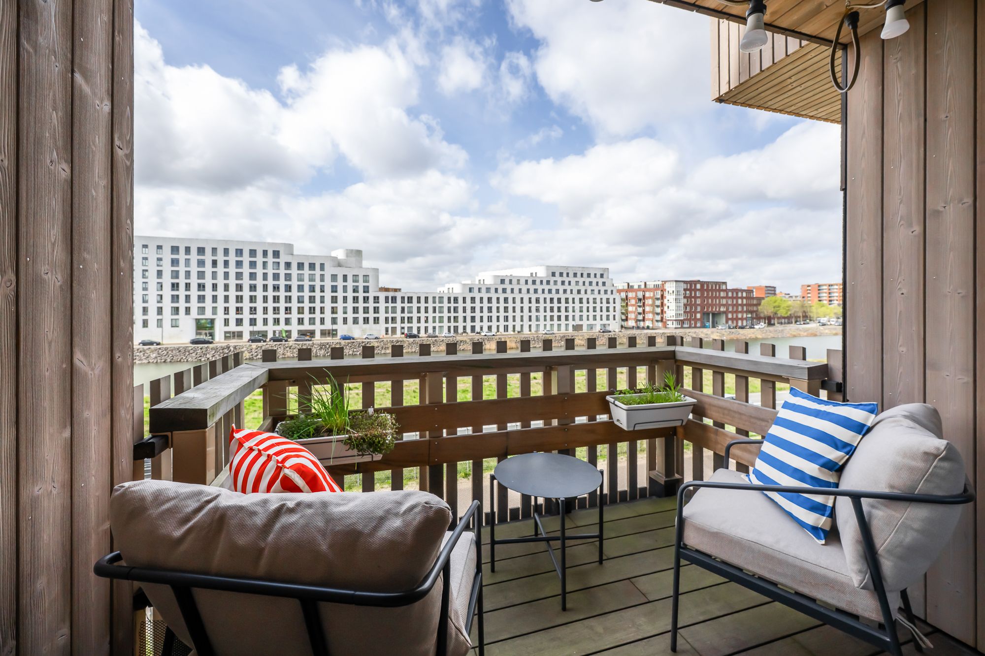 Move-in ready duplex apartment with water views and private parking on Centrumeiland — 27
