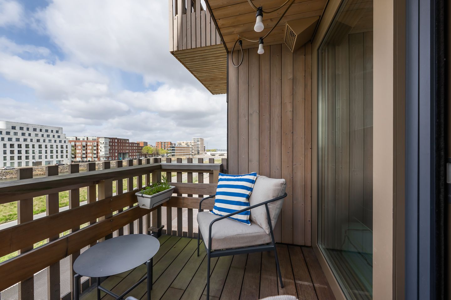 Move-in ready duplex apartment with water views and private parking on Centrumeiland — 29