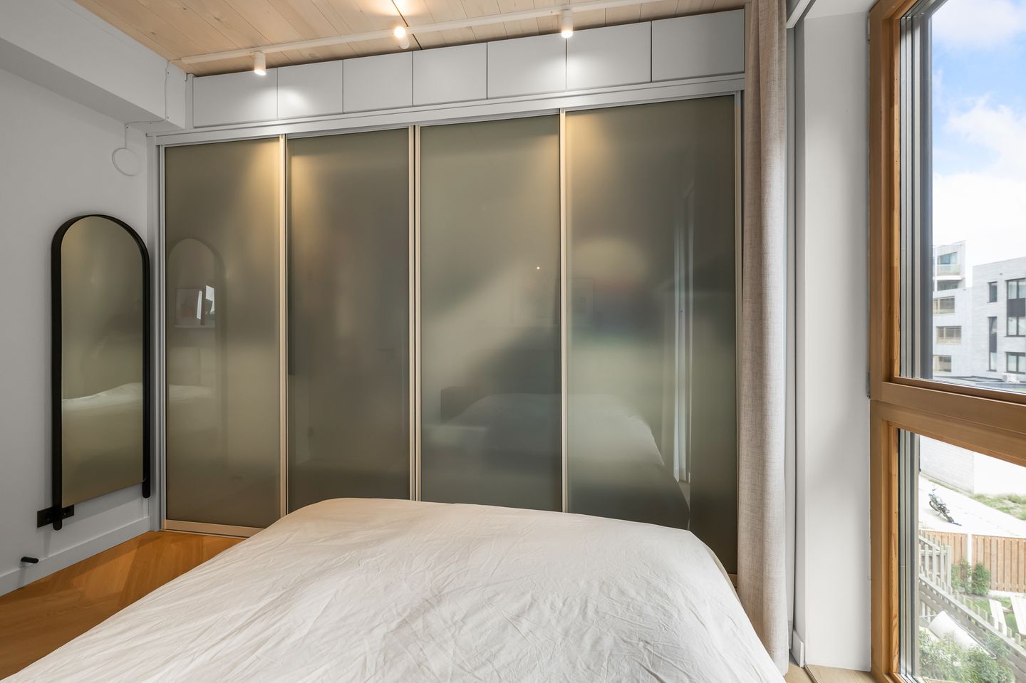 Move-in ready duplex apartment with water views and private parking on Centrumeiland — 35