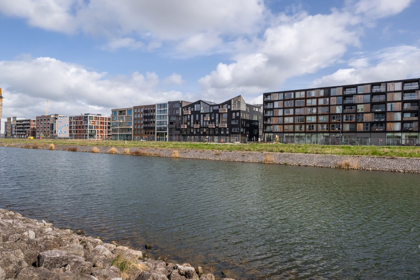 Move-in ready duplex apartment with water views and private parking on Centrumeiland — 44