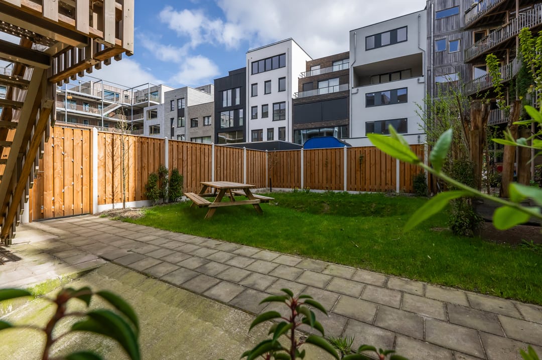 Move-in ready duplex apartment with water views and private parking on Centrumeiland — 47