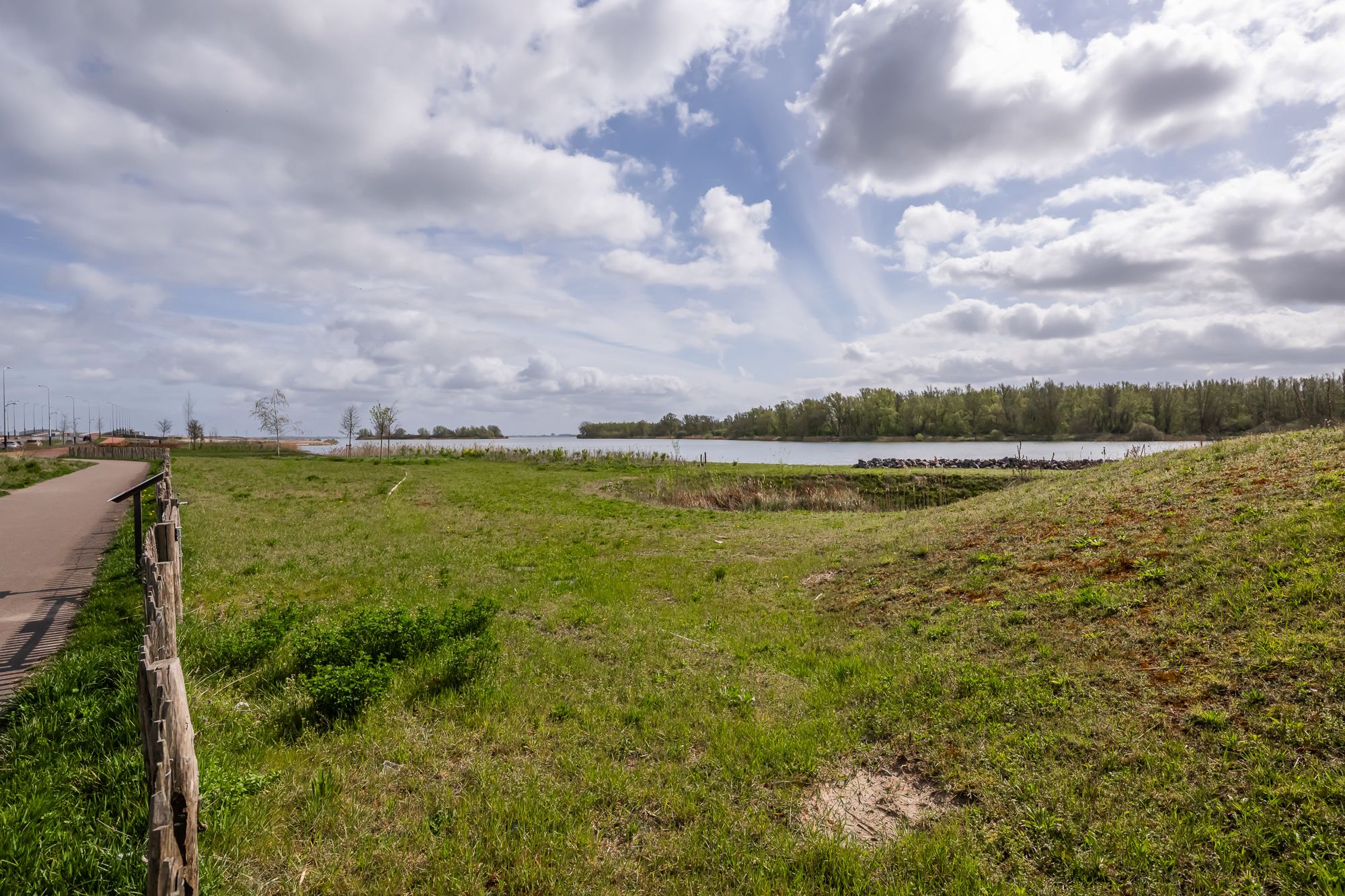 Move-in ready duplex apartment with water views and private parking on Centrumeiland — 48