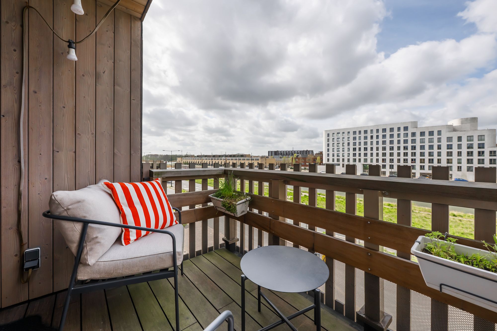 Move-in ready duplex apartment with water views and private parking on Centrumeiland — 30