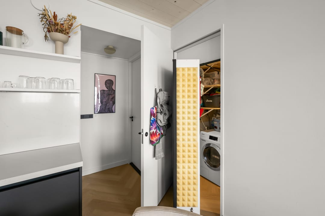 Move-in ready duplex apartment with water views and private parking on Centrumeiland — 26
