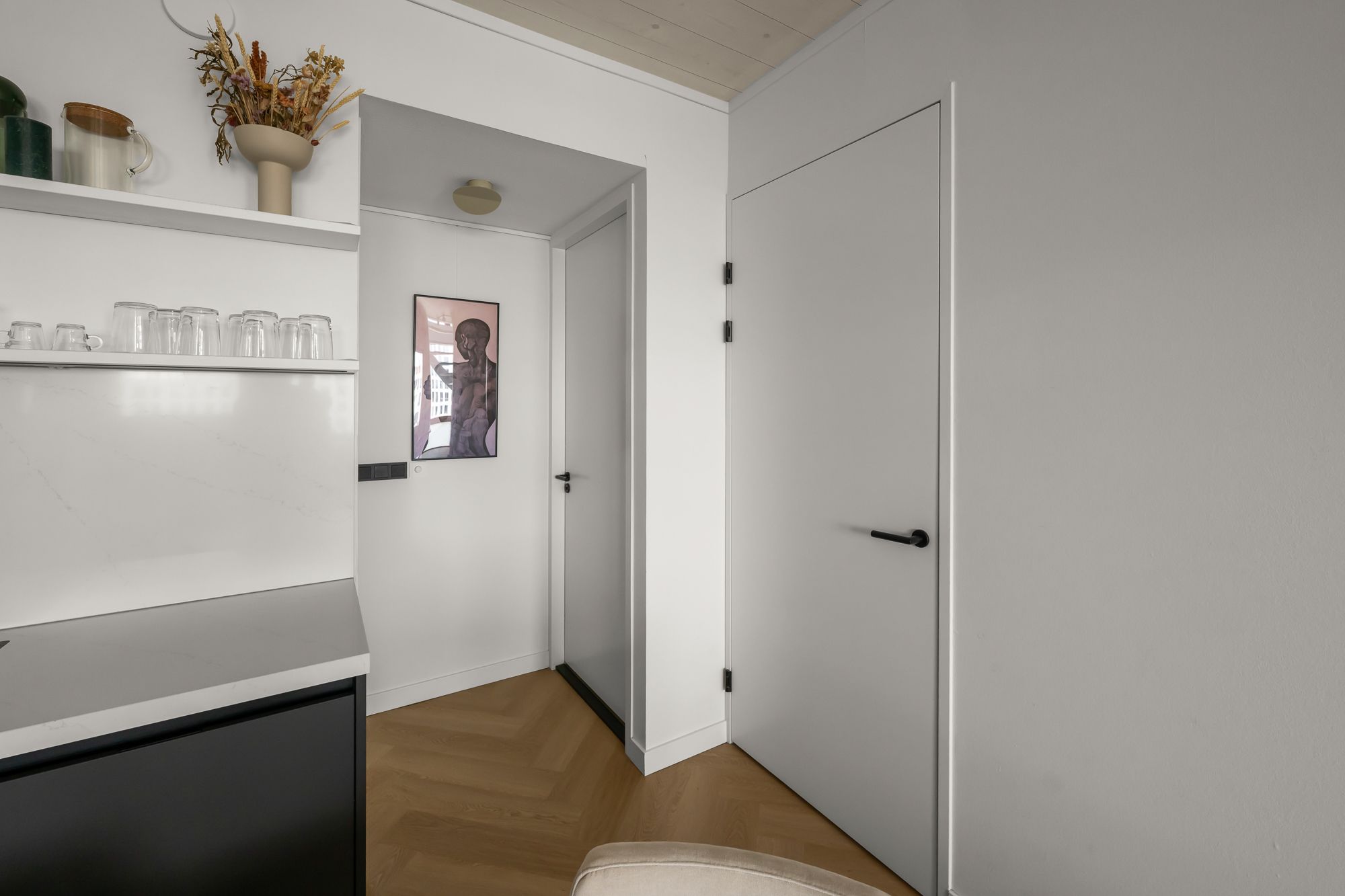 Move-in ready duplex apartment with water views and private parking on Centrumeiland — 24