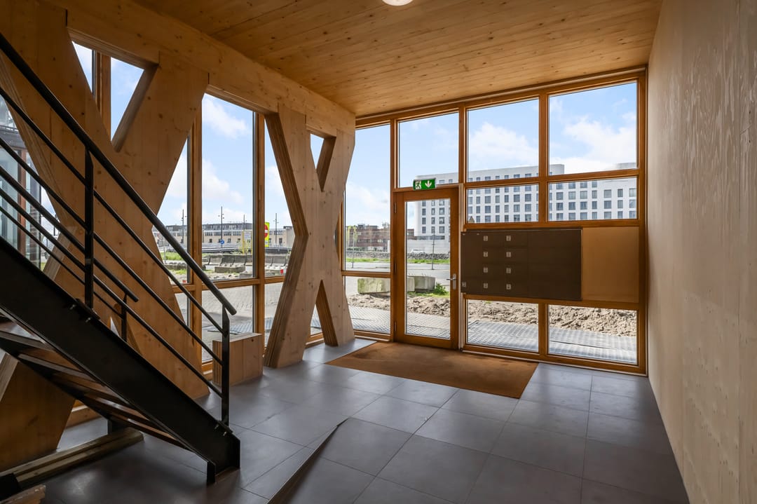 Move-in ready duplex apartment with water views and private parking on Centrumeiland — 46