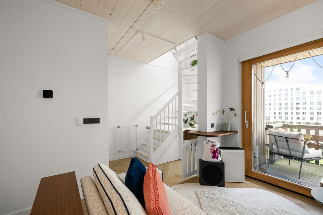 Move-in ready duplex apartment with water views and private parking on Centrumeiland — 17