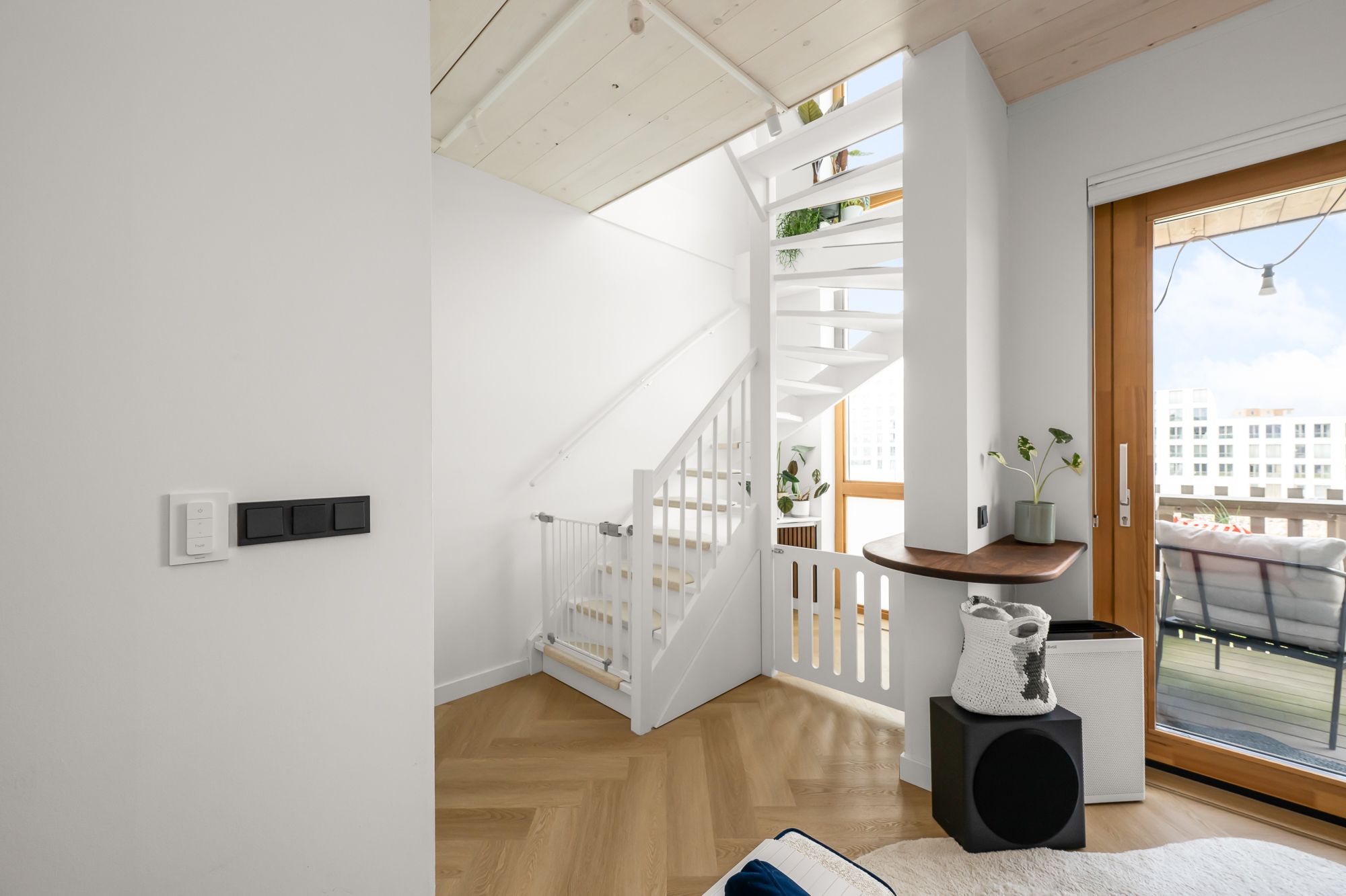 Move-in ready duplex apartment with water views and private parking on Centrumeiland — 15