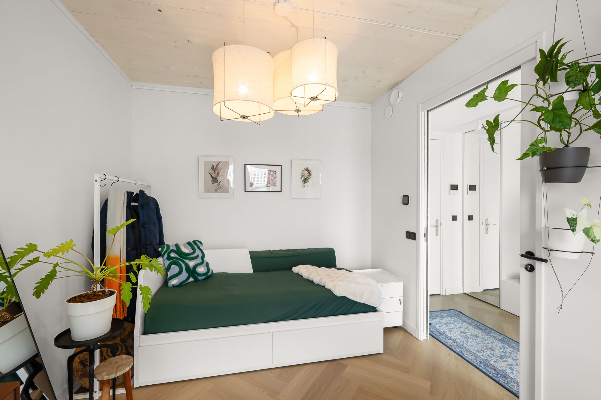 Move-in ready duplex apartment with water views and private parking on Centrumeiland — 12