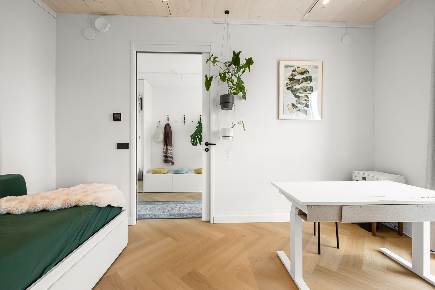Move-in ready duplex apartment with water views and private parking on Centrumeiland — 14