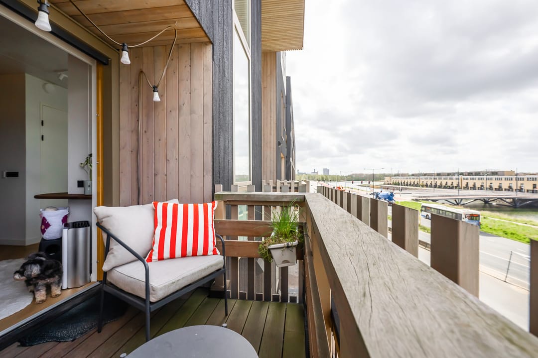 Move-in ready duplex apartment with water views and private parking on Centrumeiland — 31
