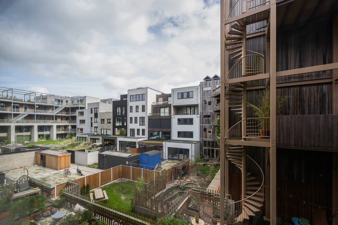 Move-in ready duplex apartment with water views and private parking on Centrumeiland — 37